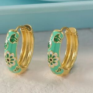 Golden vintage floral earring